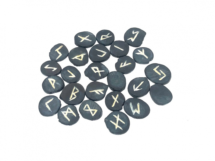 Runes en buis massif noir