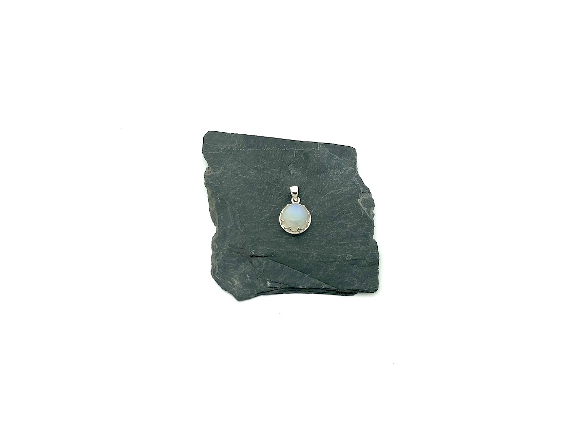 Pendentif pierre de lune, forme ronde pierre sertie