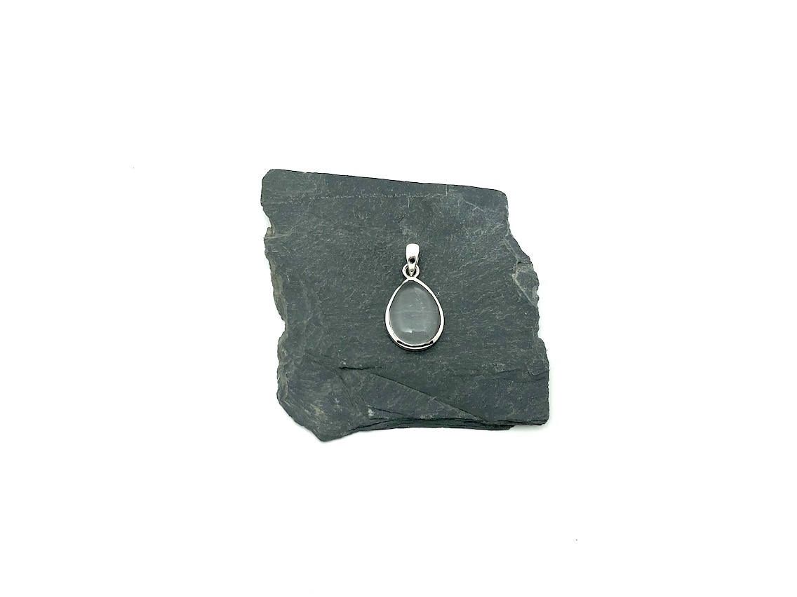 Pendentif cristal de roche et argent, forme de goutte petit modèle