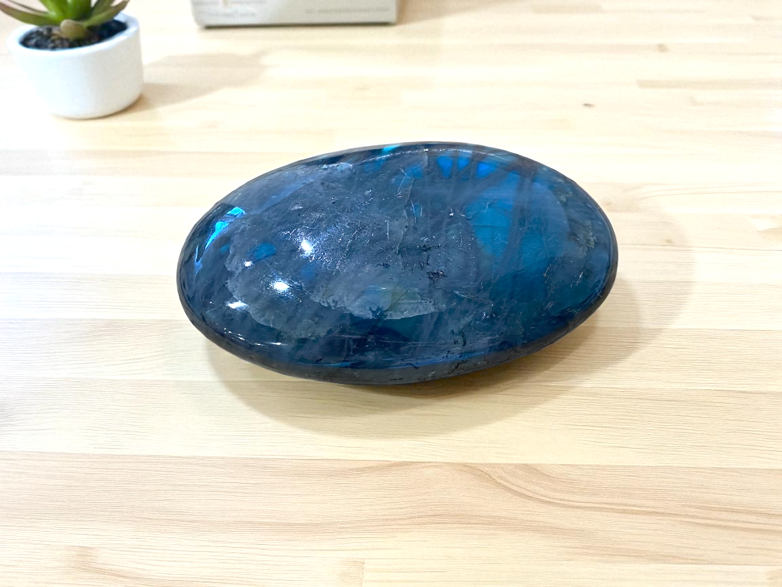 Grand galet Labradorite